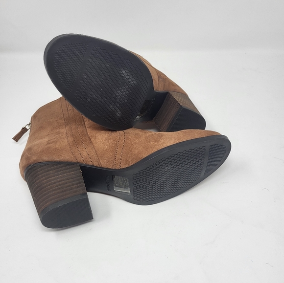 Call it Spring Faux Suede Tan Ankle Booties Boots Tan Size 7.5 Back Zipper - Picture 8 of 11